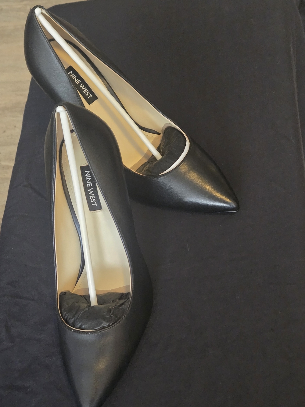 Brand NEW!! Nine West Black Pointed Toe Pumps with Cream Lining💎💎💎